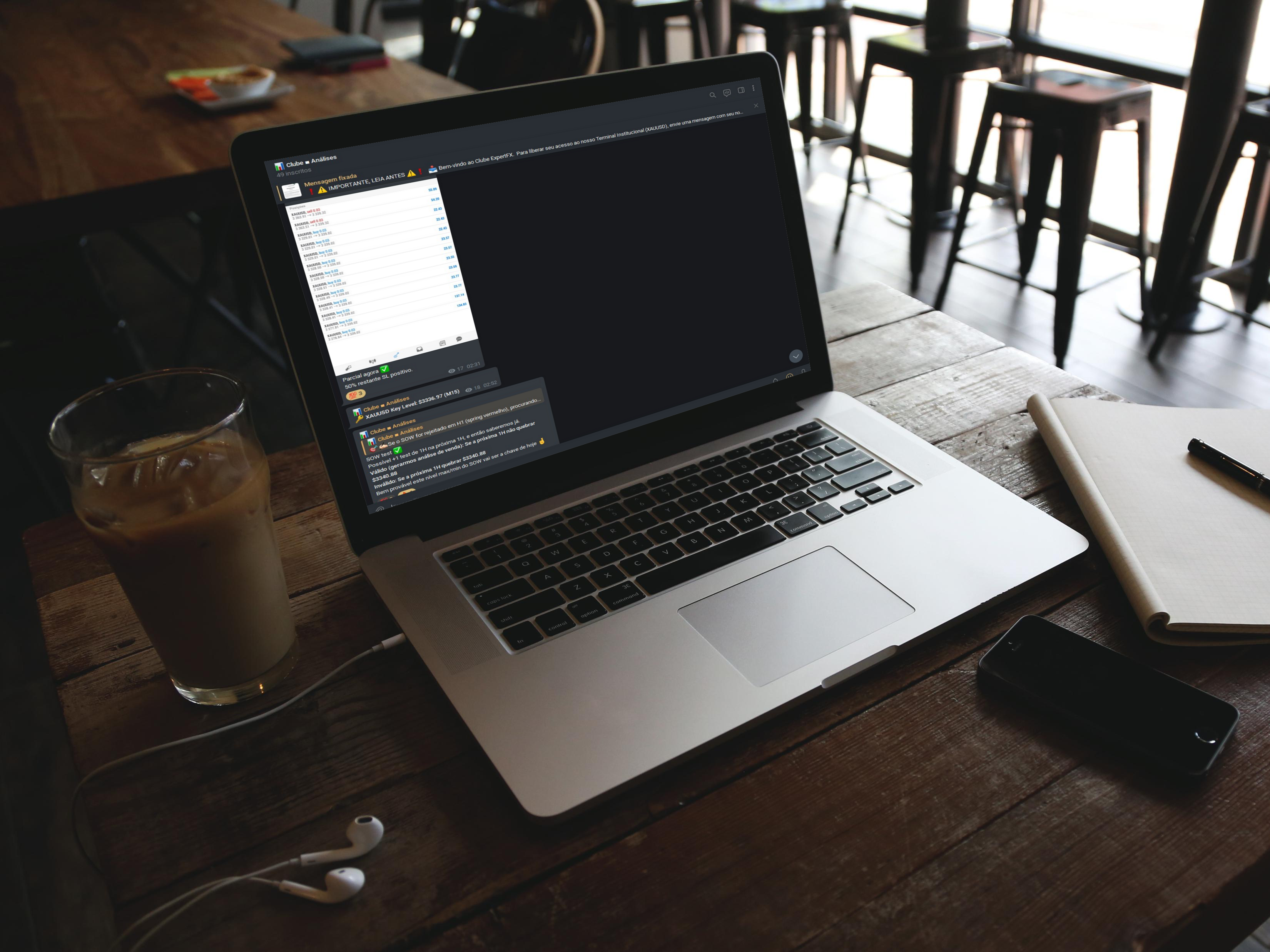 Terminal ExpertFX com visualização de liquidez, pedidos pendentes e manipulação institucional no ouro XAU/USD